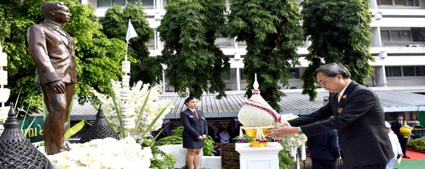 เลขาธิการเนติบัณฑิตยสภาวางพุ่มดอกไม้ถวายสักการะพระอนุสาวรีย์พระเจ้าบรมวงศ์เธอ กรมหลวงราชบุรีดิเรกฤทธิ์ เนื่องในวาระ 150 ปี วันประสูติ