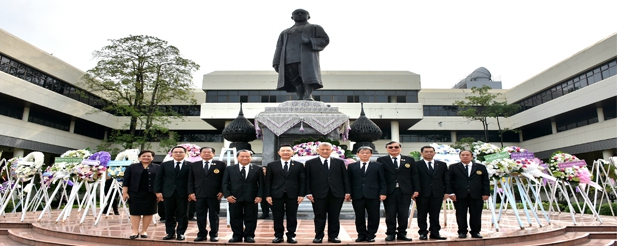 นายกเนติบัณฑิตยสภาวางพวงมาลาถวายราชสักการะ 25 พ.ย. 68 